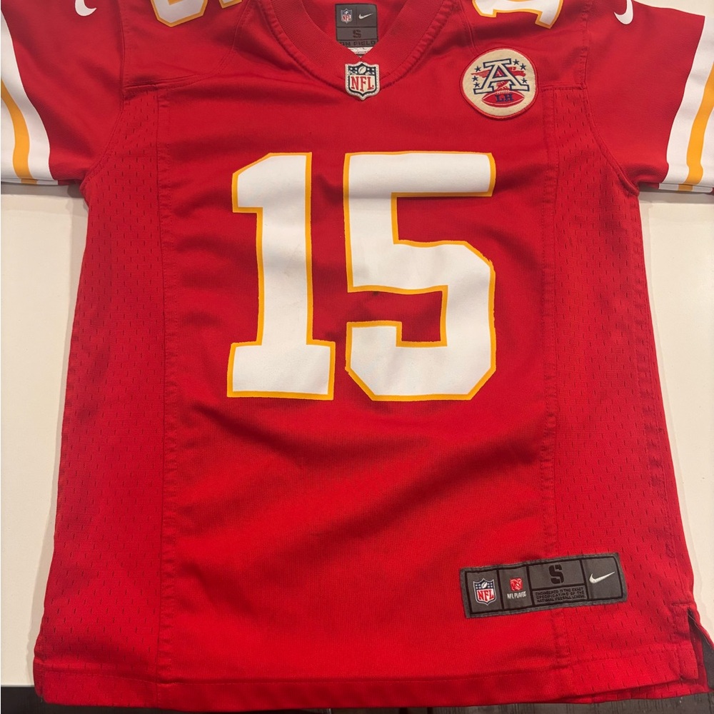 Nike Kids Patrick Mahomes 15 Red Football Jersey Size Small 8-10